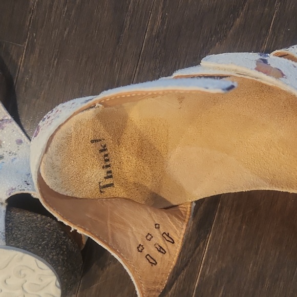 Think! Womens Hook And Loop Sandals White Floral - Picture 5 of 7